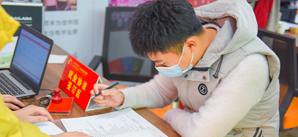 У��ǩ����